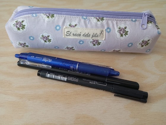 estuche violeta